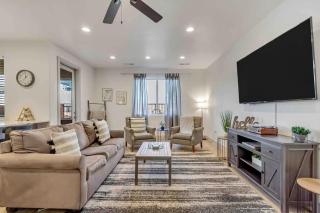 New 3 BR Townhouse - Heated Pool Sunset Patio Walk to Parks - Santa Clara - 9