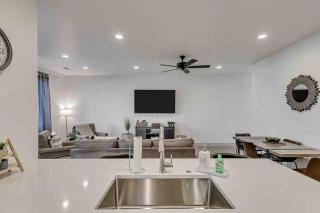 New 3 BR Townhouse - Heated Pool Sunset Patio Walk to Parks - Santa Clara - 4