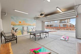 Zion Getaway - Private Oasis w Pool Hot Tub & Game Room - 1