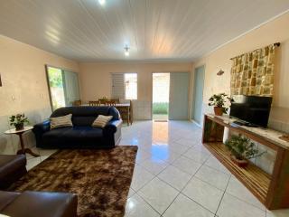 Casa com churrasqueira- Cozinha equipada- Wi-Fi rápido- Garagem- Ideal para Famílias- Praia- Vila Nova, Imbituba - 0