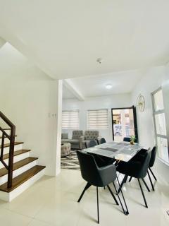 4 Bedrooms Two Storey Home Infront of Airport - Davao - 6