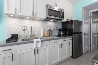 Ashore Beach Retreat-1BR 1BA with pool, parking, 1 & half block to Beach & Boardwalk, Morey's Pier - North Wildwood - 8