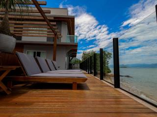 Casa à Beira-mar, com Spa e Vista Deslumbrante no Ribeirão da Ilha em Florianópolis - Florianópolis - 6