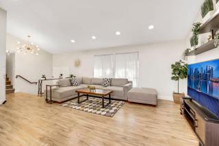 MidCentury Modern Home with Pool 10 Min to Strip Great for Family - 2