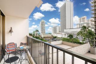 7FL Remodeled, Close to Beach & Dining with Free Parking - 3