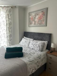 Esterville Apartments 1 and 2 bedrooms hot tub availability - Belfast - 6
