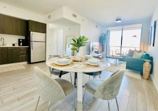 Luxury 2-Bedroom Apartment by Monarch Downtown-Port of Miami - Miami - 6