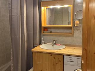 Grand T3 lumineux avec balcon, parking & casier skis en centre-ville de Samoëns - FR-1-624-22 - 1