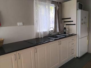 Roomy rosegarden flat in Roselands - - 1