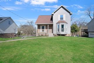 Shades Of Gray Clean, Updated, & Comfy - Clarksville - 4