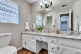 Farmhouse With Amazing Pool at Wester Hills Temple - 2