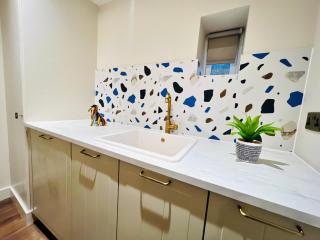 London Holly A Mini Studios great location for tourist!!! - Londra - 9