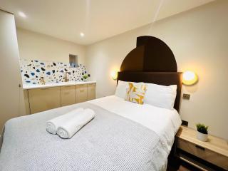 London Holly A Mini Studios great location for tourist!!! - Londra - 2