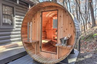 Resting Retreat - Play Arcades Soak in the Hot Tub More - Jasper - 0