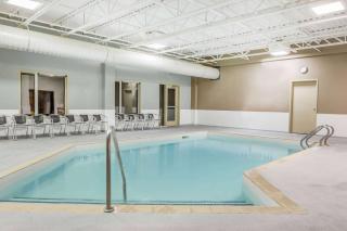 Super 8 by Wyndham Peterborough - Peterborough - 6