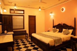 Hotel Karohi Villa - 2