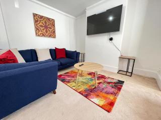 5 Bedroom House in Medway 9 Beds sleeps 12 - Gillingham - 8