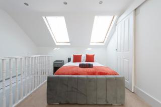 5 Bedroom House in Medway 9 Beds sleeps 12 - Gillingham - 2