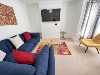 5 Bedroom House in Medway 9 Beds sleeps 12 - 7