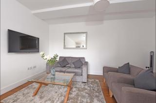 Fully Furnished 2 Bedroom Apartment Canning Town close to 02 Arena, Canary Wharf with FREE Parking - London - 0