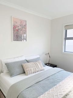 Special offer! Jap-inspired stay with Lakeside view Room OR Entire House - Berwick - 6