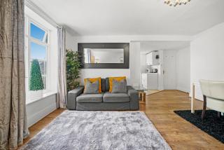 Cosy 2 Bedroom Flat in Canning Town London Excel with Free Parking - 0