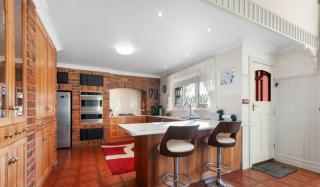 Federation Style 4 bedroom House with Ocean View - Lakes Entrance - 4