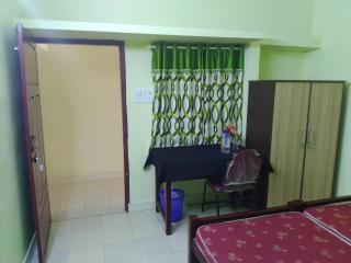 Anju home for Tourists - Kazhakuttam - 8