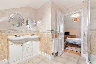 Arcadia House - Close to Beaches Harbour and Town - United Kingdom - 1