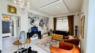 Cosy Family 2-Bedroom Cottage with Braai, Fireplace, Kitchen near Strand Beach - 0