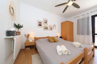 Hibis, No 2 - Starigrad-Paklenica - 1