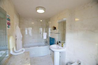 Bryn Woodlands House - 6