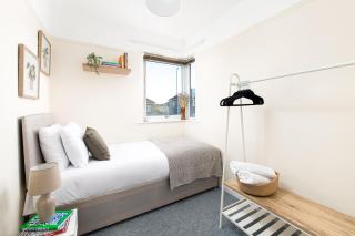 Long Stays-4bed house-Parking-By FabAccommodation - 6