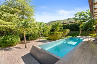 Luxurious Home with Bright, Modern Design and Private Infinity Pool in High-End Community - 0