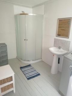 Break-a-way Log House - 1