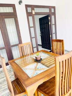 Fanisha Family Villa and Restaurant - Negombo - 2