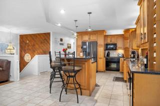 Private & Convenient-Hot tub-Fire Pit-Game room! - 3