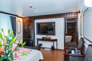 Royal Hotel Trâu Quỳ - - 4