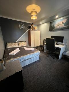 room near Luton center - Luton - 1