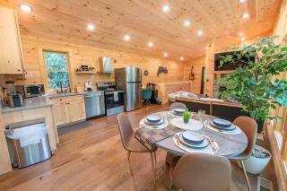 Newly-Built Secluded Cabin with Firepit and Hot tub - Sevierville - 4