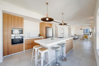 Spacious Duplex With Large Rooftop - 6