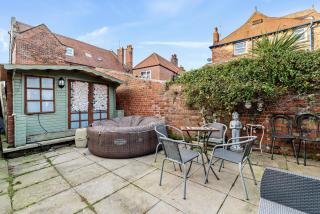 7 Bedroom Abode of Robin Hoods Bay - Hot-tub - Pets - 9