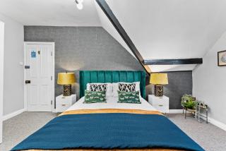 7 Bedroom Abode of Robin Hoods Bay - Hot-tub - Pets - 4