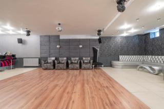 Luxurious 8 Bedroom Chigwell Mansion with Event hall and Cinema - Chigwell - 7