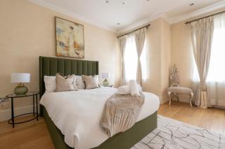 Luxurious 8 Bedroom Chigwell Mansion with Event hall and Cinema - 8