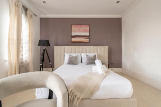 Luxurious 8 Bedroom Chigwell Mansion with Event hall and Cinema - Chigwell - 3