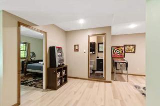 Woodland Cabin Getaway - 6