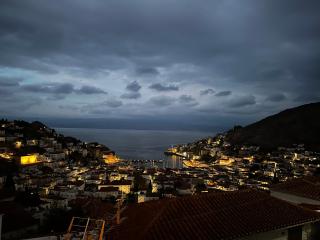 The home overlooking the harbor - Hydra - 9