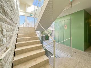 The J Luxury Apartments Near Mahane Yehuda - Perfect for Shabbat Stays - 5