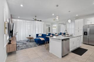 Chic 6 Bedroom Solara Home Pool and Themed Rooms - Davenport - 2